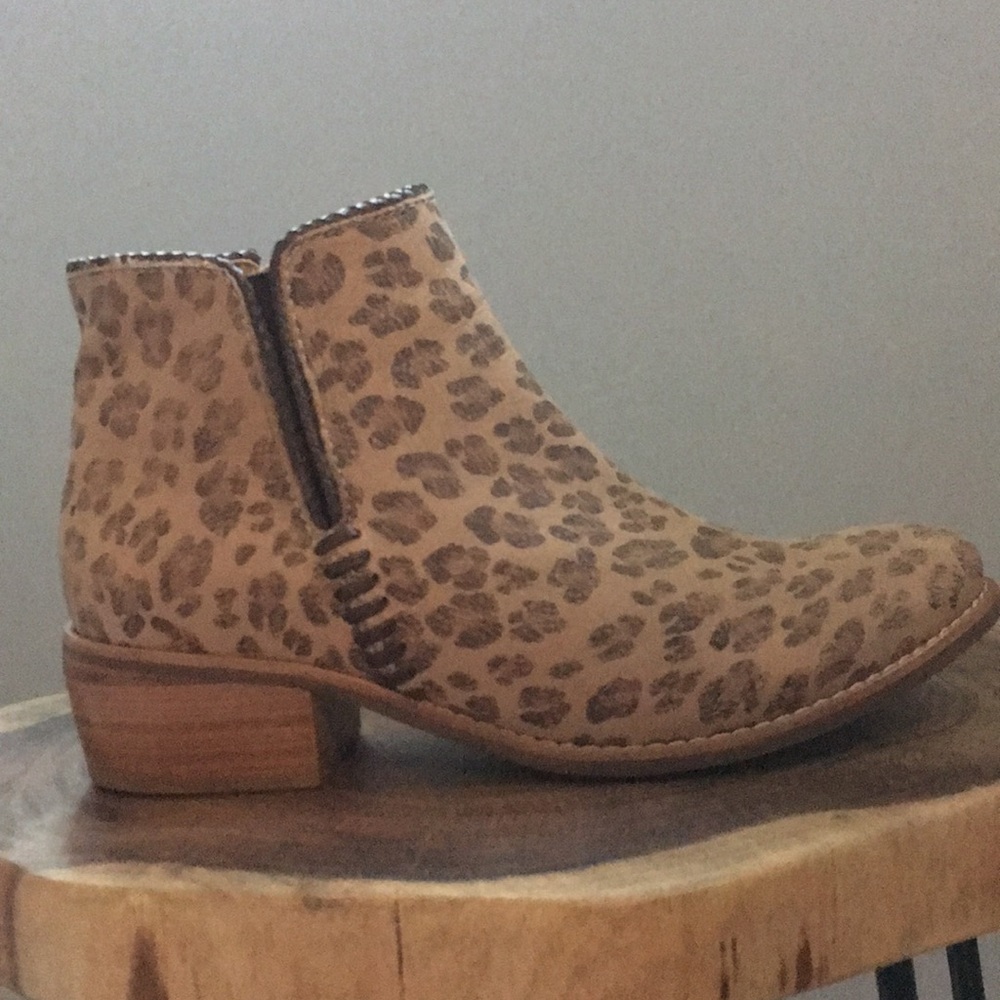 Leopard print ankle boots